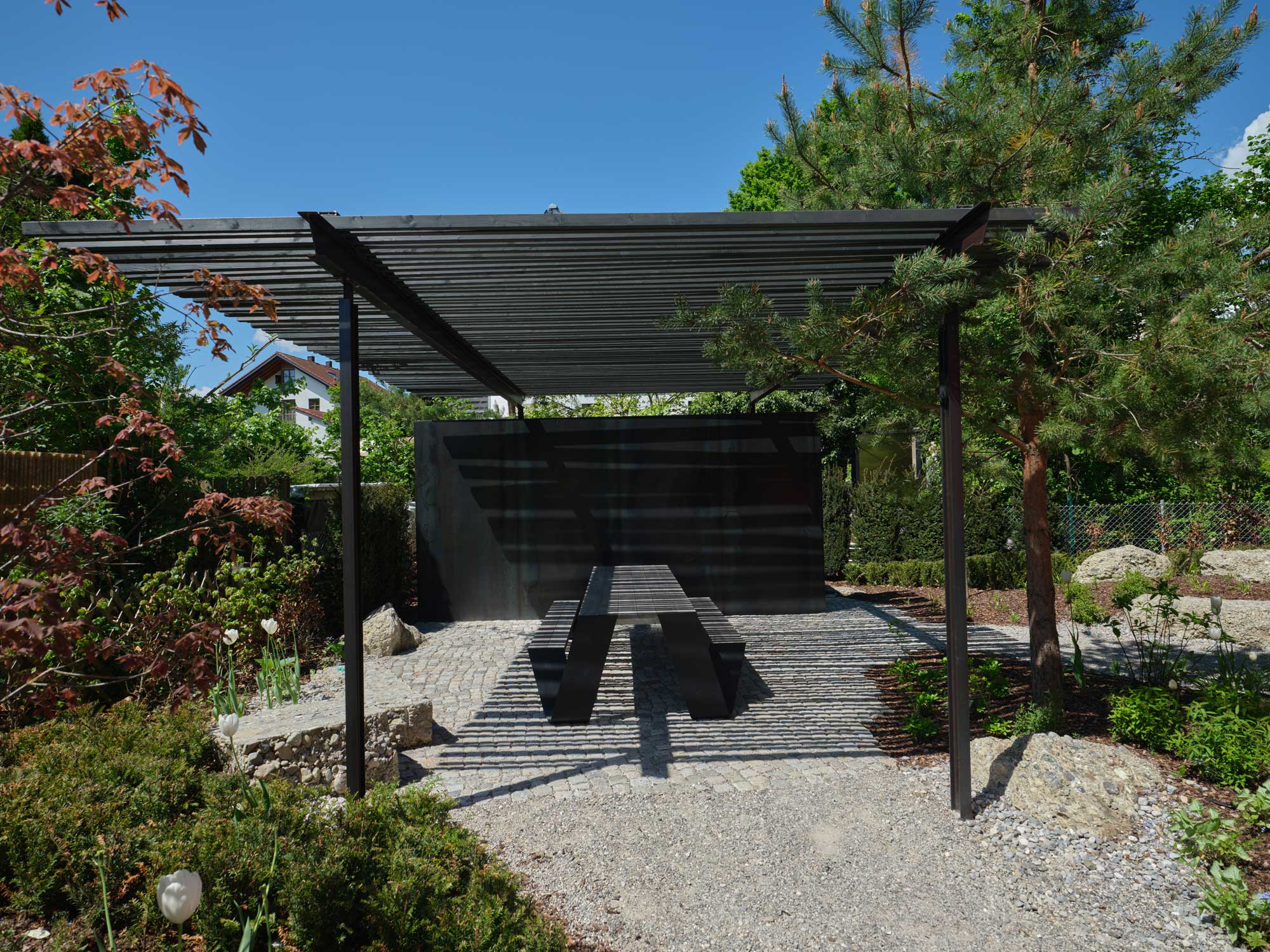 Projekt am Seeberg in Schondorf am Ammersee // Schattiger Sitzplatz im Garten