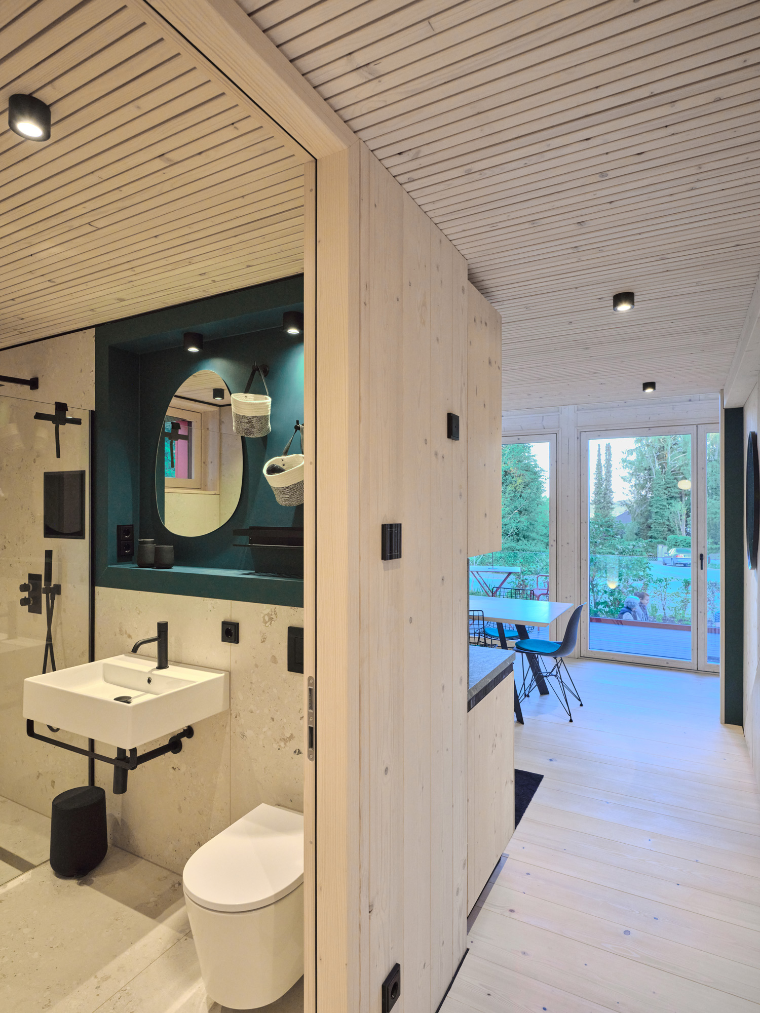Projekt am Seeberg in Schondorf am Ammersee // Blick vom Schlafzimmer nach vorn zum Essbereich